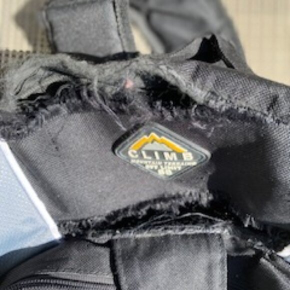 Mountain Terrain CLIMB OFF LIMIT 68 Black/Gray Backpack - Picture 3 of 11